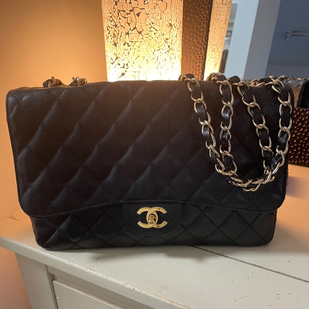 CHANEL Authentic classic caviar jumbo bag